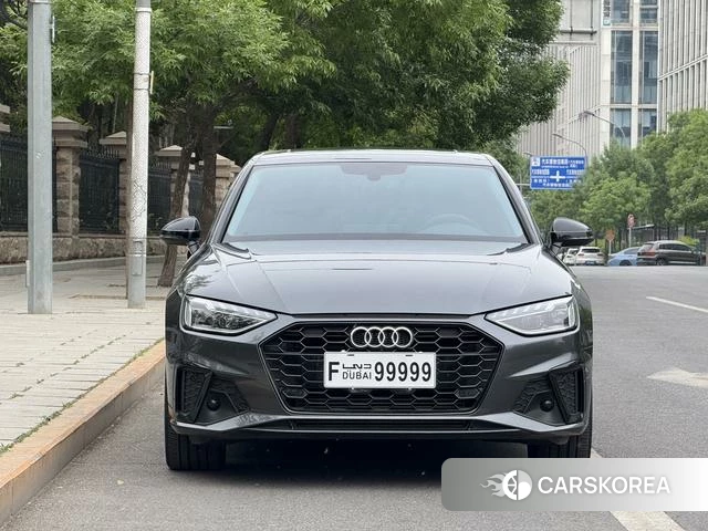 Audi A4L 2022 Темно-серый из Китая