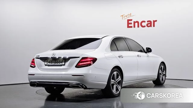 Mercedes-Benz E-Class W213 2018 Белый из Кореи