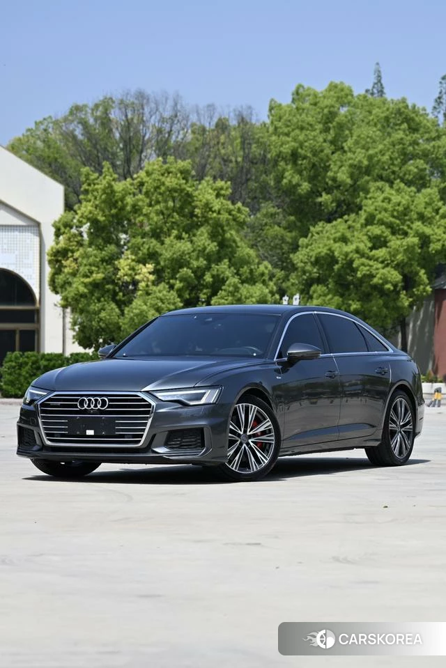Audi A6L 2020 Темно-серый из Китая