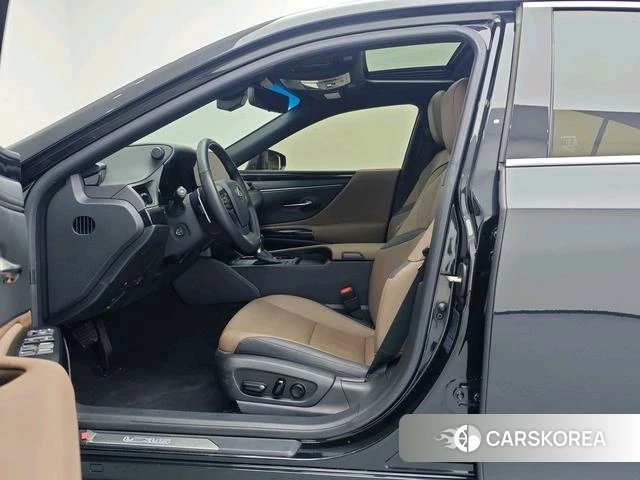 Lexus ES 2023 Черный из Китая