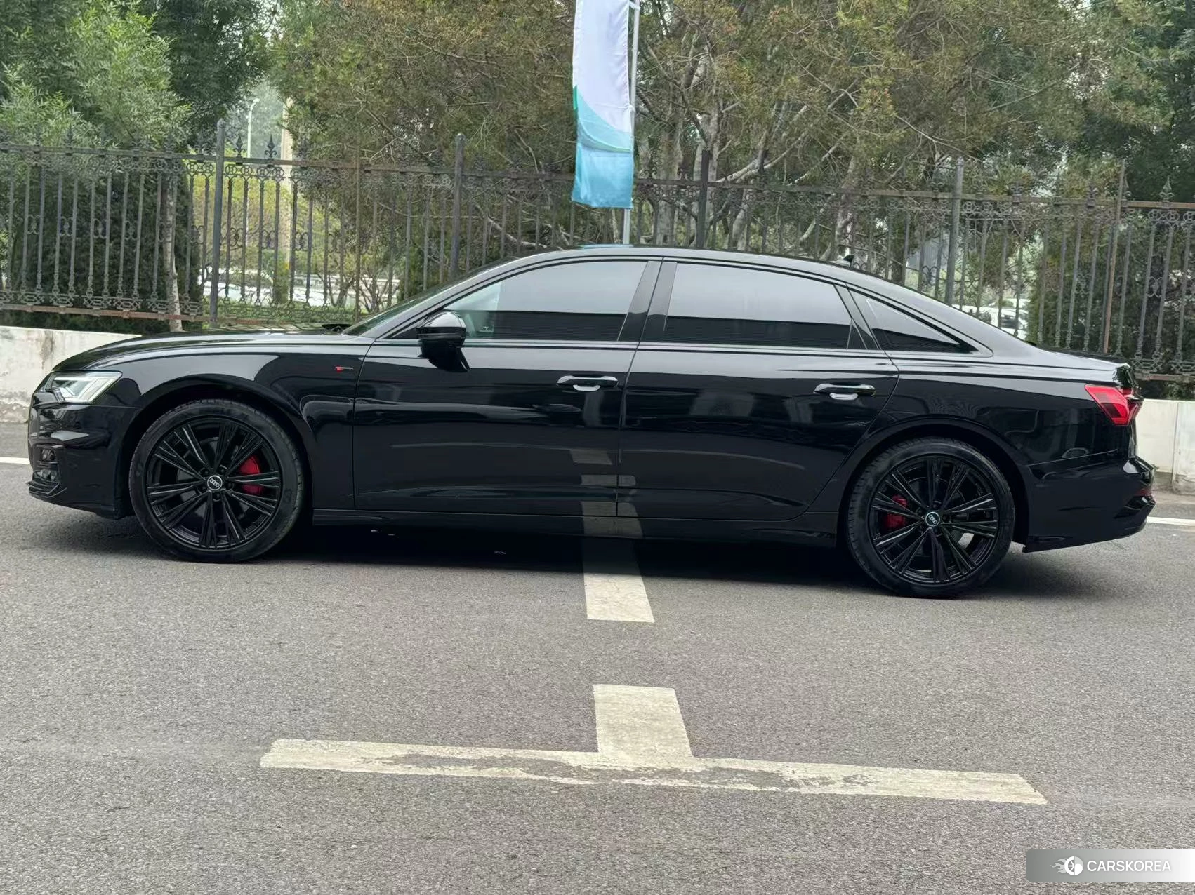 Audi A6L 2022 Черный из Китая