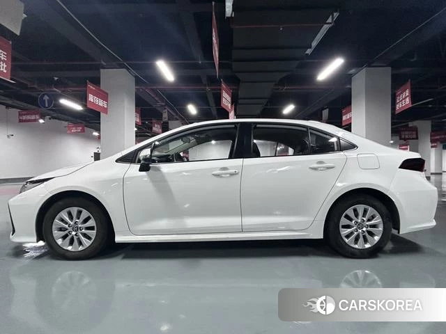Toyota Corolla 2023 Белый из Китая