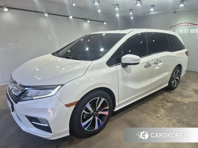 Honda Odyssey 2019 Белый из Кореи