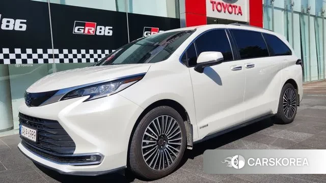 Toyota Sienna 4th Generation 2021 Белый из Кореи