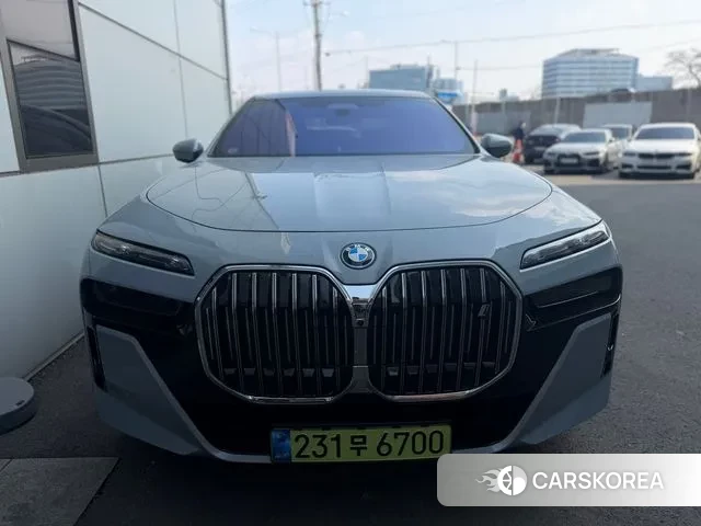 BMW i7 (G70) 2025 Цвет галактики из Кореи
