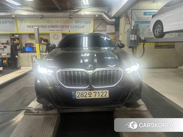 BMW 5 Series (G60) 2023 Серый из Кореи