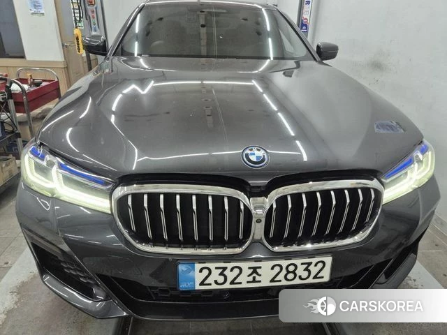 BMW 5 Series (G30) 2023 Серый из Кореи