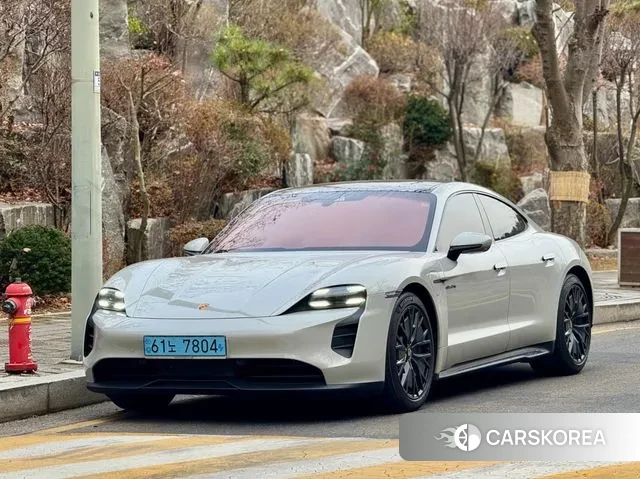 Porsche Taycan 2022 Небесно-голубой из Кореи