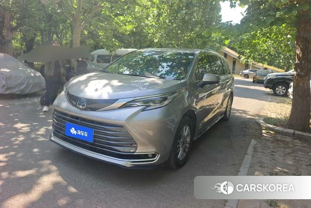 Toyota Saina 2023 Темно-серый из Китая