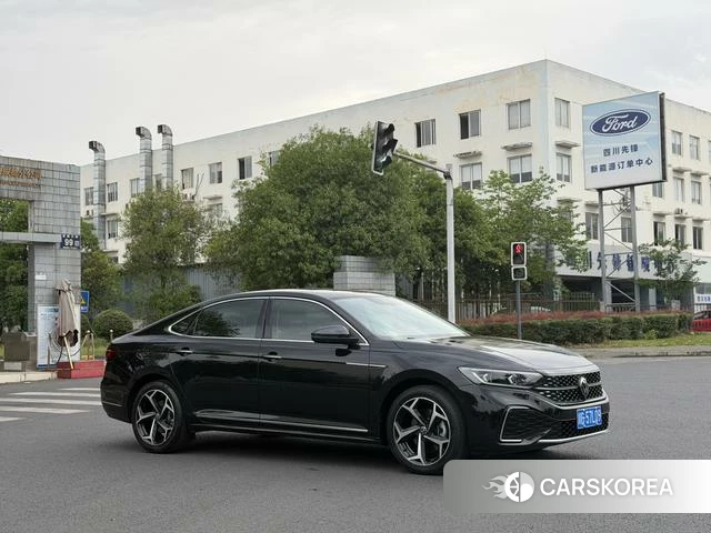 Volkswagen Passat 2023 Черный из Китая