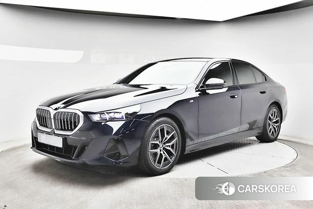 BMW 5 Series (G60) 2023 Черный двухцветный из Кореи