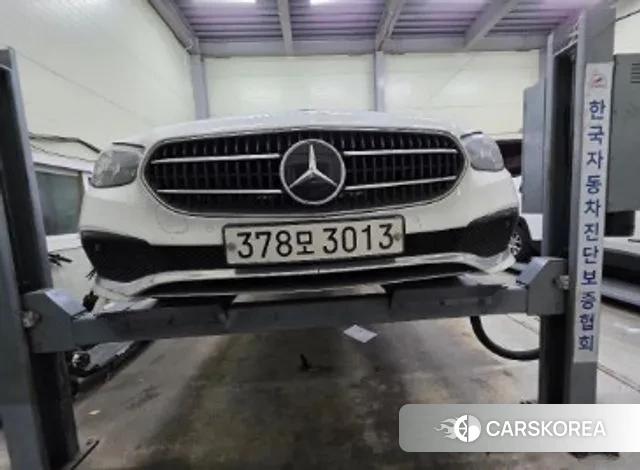 Mercedes-Benz E-Class W213 2021 Белый из Кореи