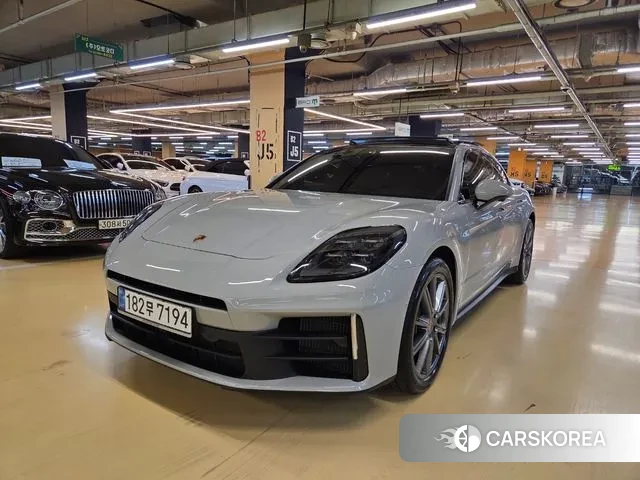 Porsche Panamera (972) 2025 Белый двухцветный из Кореи