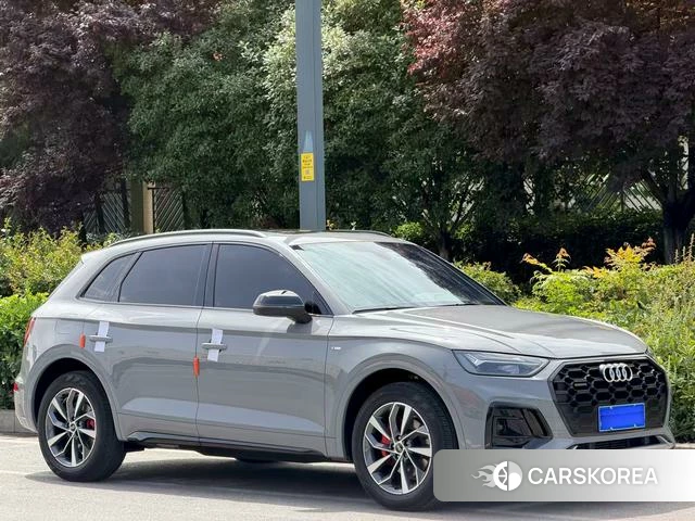 Audi Q5L 2024 Темно-серый из Китая