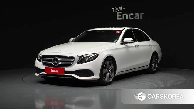 Mercedes-Benz E-Class W213 2018 Белый из Кореи