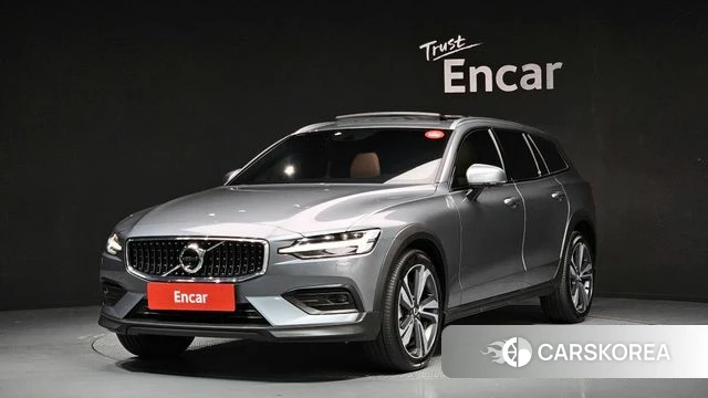 Volvo V60 Cross-Country 2nd Generation 2021 Серый из Кореи