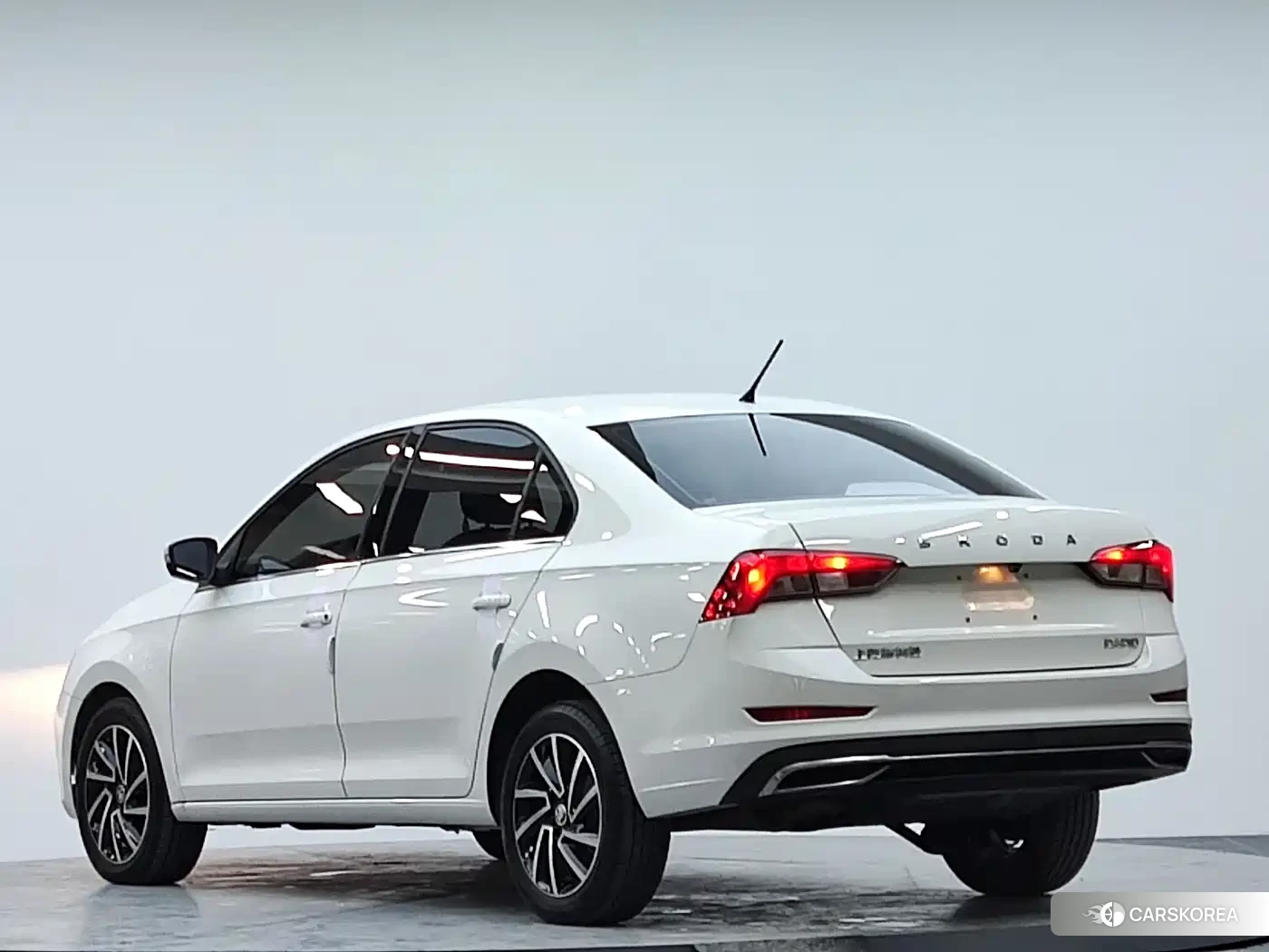 Skoda Xin Rui 2022 Белый из Китая