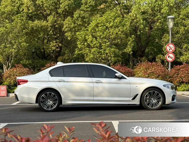 BMW 5 series 2018 Белый из Китая