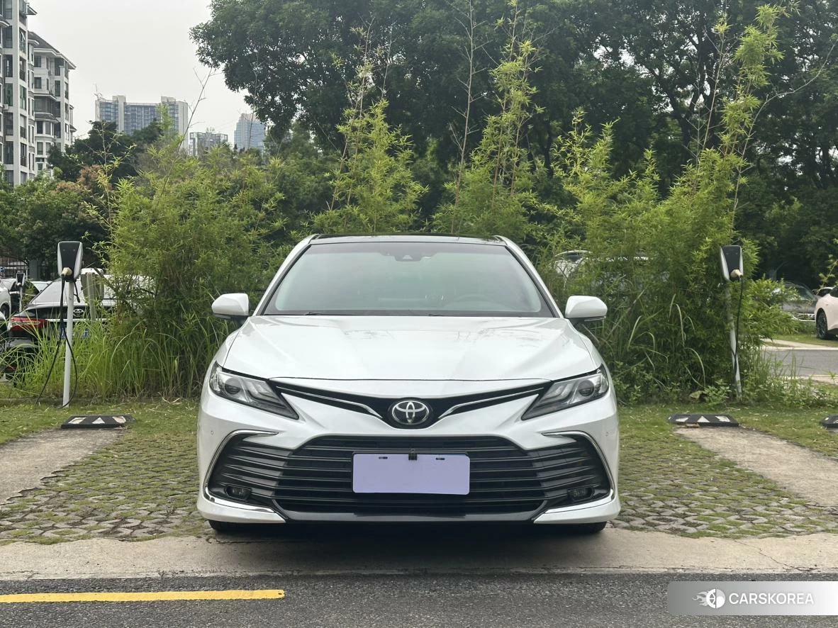 Toyota Camry 2021 Белый из Китая