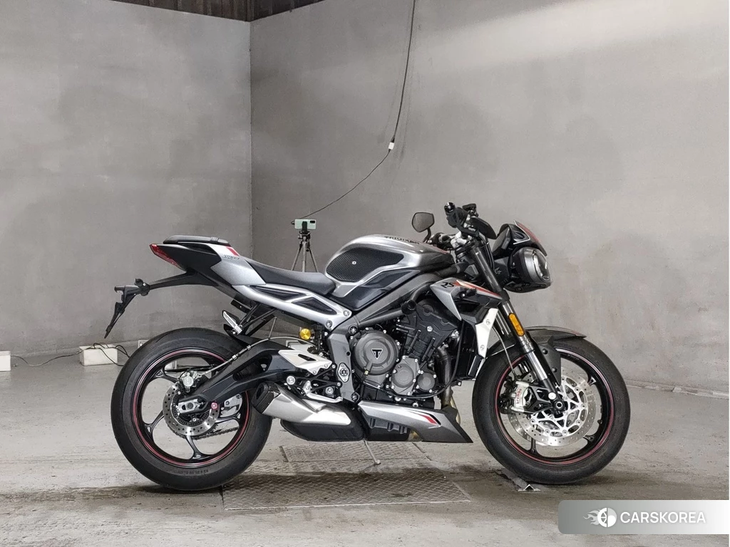 Проданный Triumph STREET TRIPLE 765 RS 2021 из Японии, фото 2