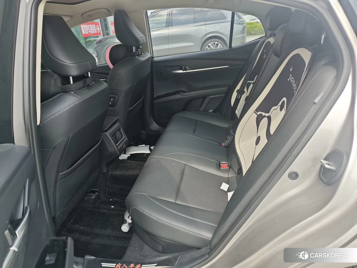 Toyota Camry 2024 Серебристо-серый из Китая