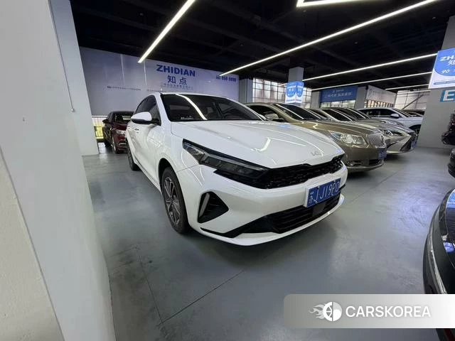 Kia K3 2023 Белый из Китая