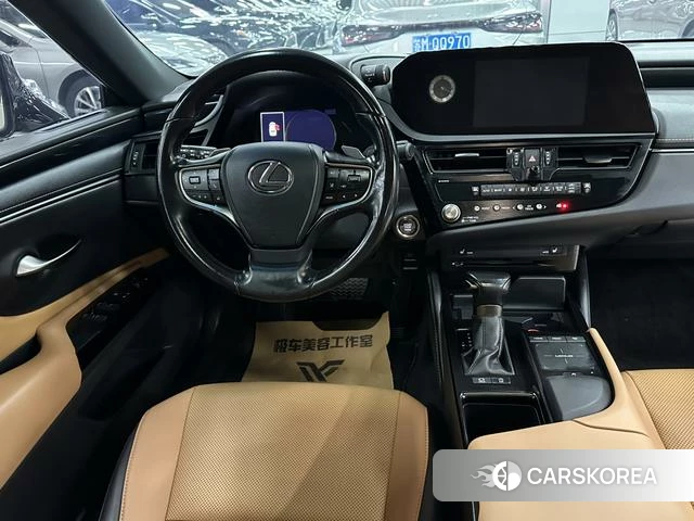 Lexus ES 2022 Серебристо-серый из Китая