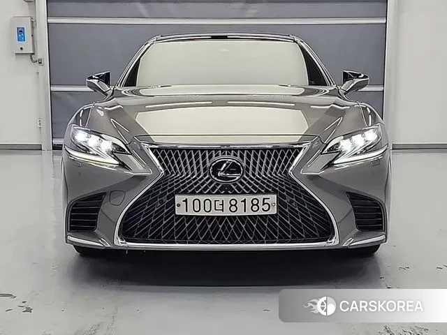 Lexus LS500 5th generation 2019 Серебристо-серый из Кореи
