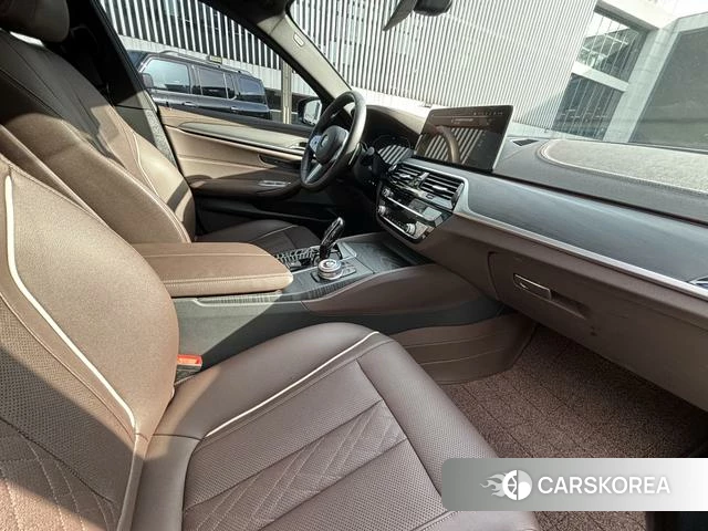 BMW 5 series 2023 Черный из Китая