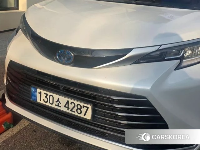Toyota Sienna 4th Generation 2022 Белый из Кореи