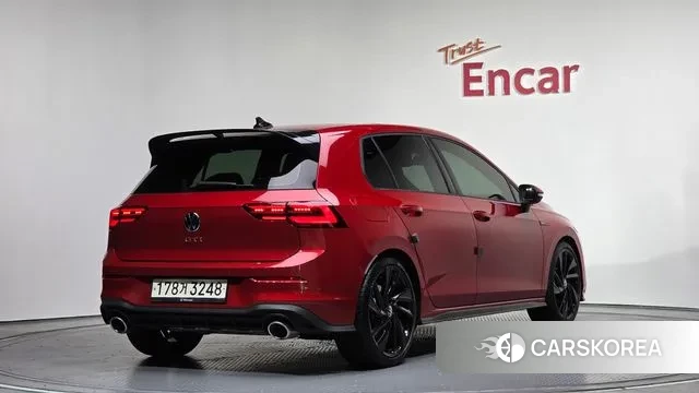 Volkswagen Golf 8th Generation 2022 Красный из Кореи