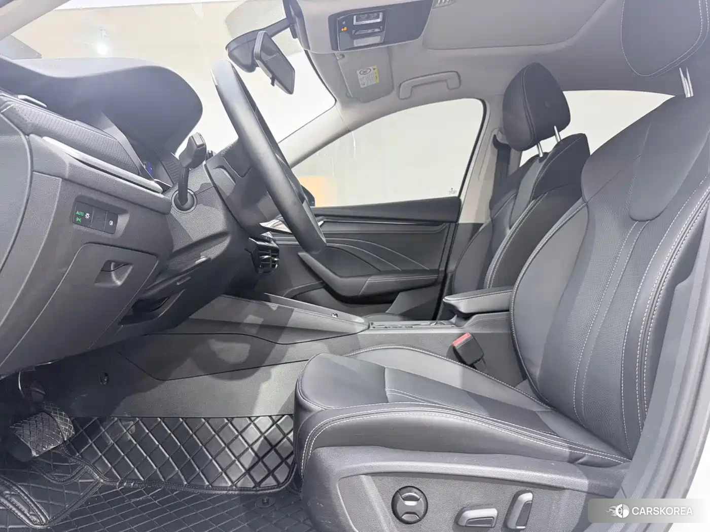 Skoda Octavia 2023 Белый из Китая