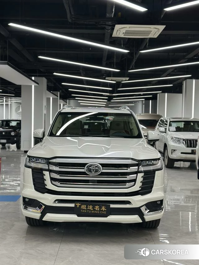 Toyota Land Cruiser (imported) 2025 Белый из Китая