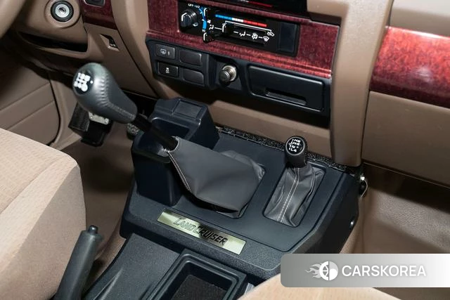 Toyota Land Cruiser 70 Series 2024 Темно-серый из Китая