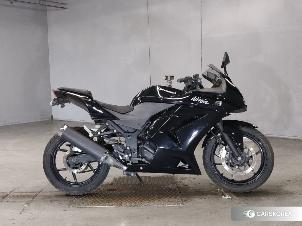 Проданный Kawasaki NINJA 250R 2010 из Японии, фото 2