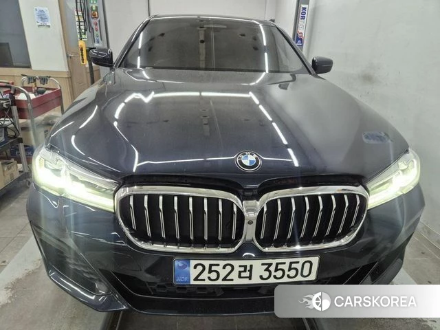 BMW 5 Series (G30) 2021 Черный из Кореи