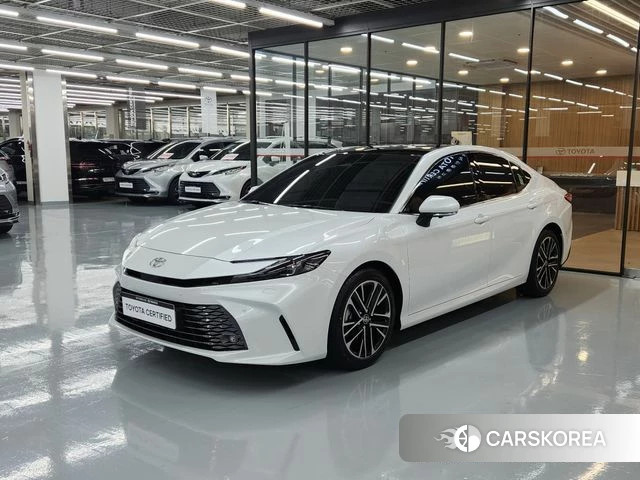 Toyota Camry (XV80) 2025 Белый из Кореи