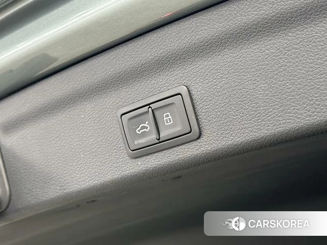Audi Q3 2022 Серебристо-серый из Китая