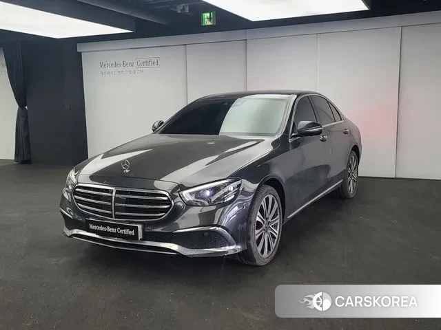 Mercedes-Benz E-Class W213 2023 Серый из Кореи