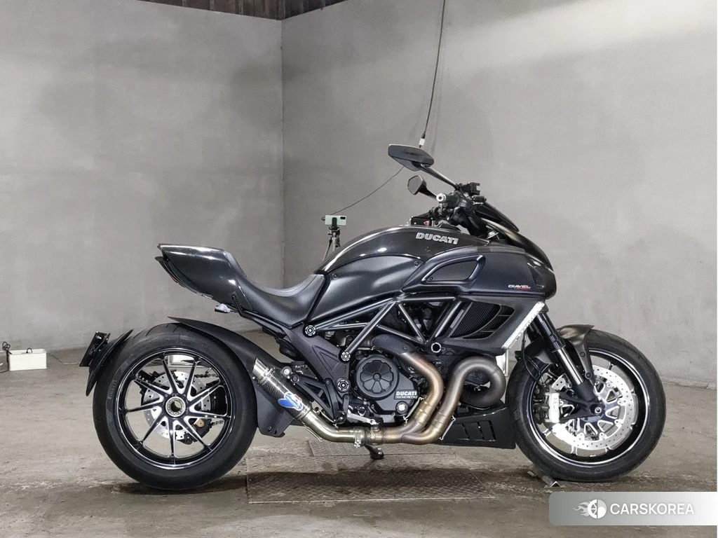 Проданный Ducati DIAVEL CARBON 2012 из Японии