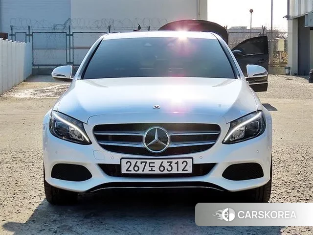Mercedes-Benz C-Class W205 2018 Белый из Кореи