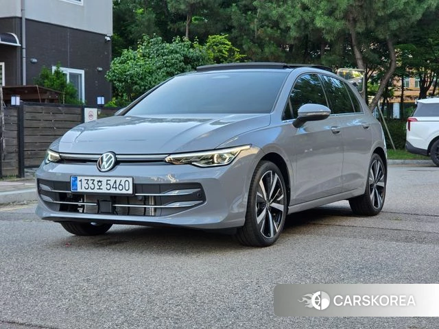 Volkswagen Golf 8th Generation 2026 Серебристо-серый из Кореи
