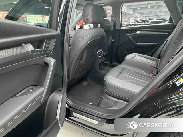 Audi Q5L 2021 Черный из Китая