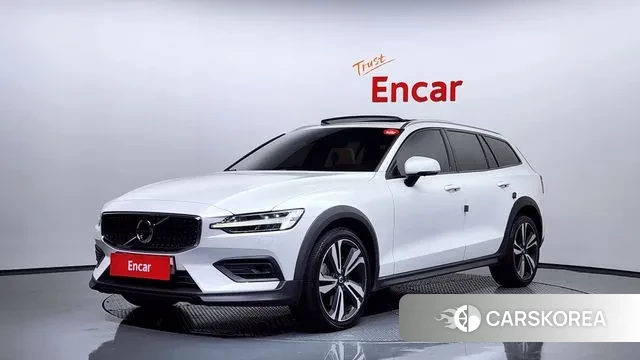 Volvo V60 Cross-Country 2nd Generation 2020 Белый из Кореи