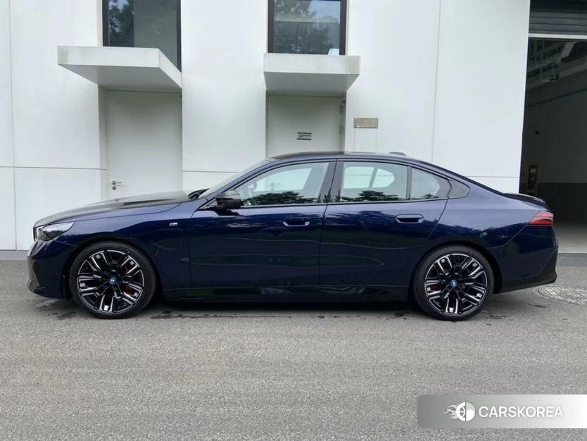 BMW i5 (import) 2024 Синий из Китая