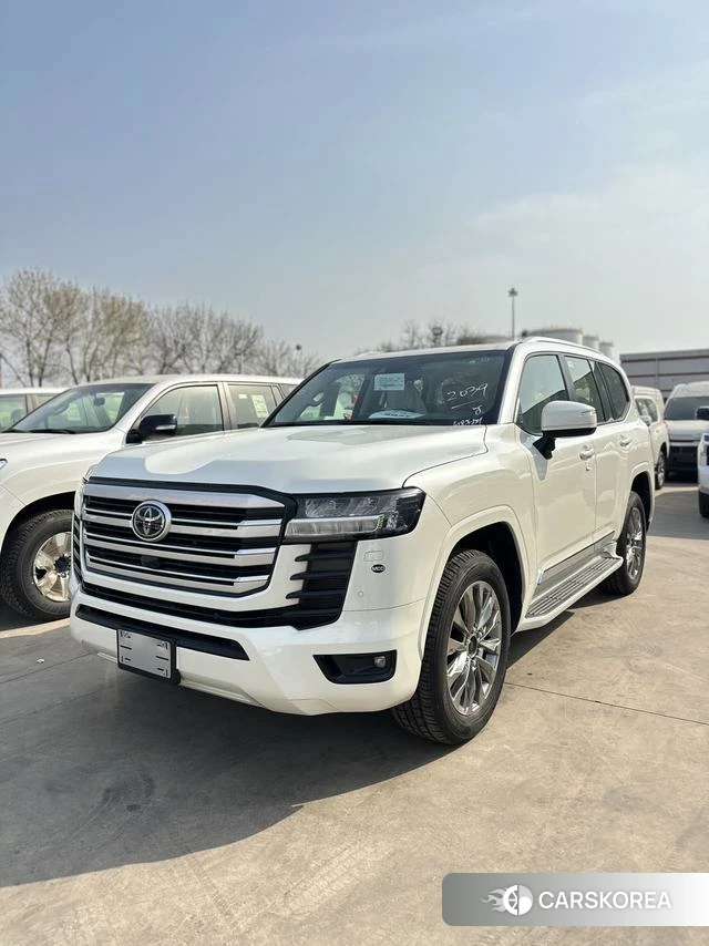 Toyota Land Cruiser (imported) 2025 Белый из Китая