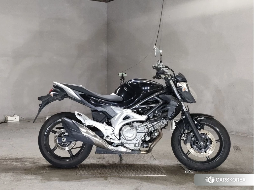 Проданный Suzuki GLADIUS 400 2011 из Японии