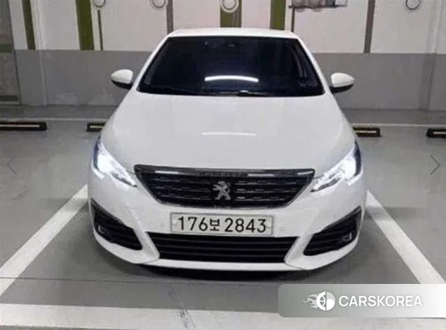 Peugeot 308 second generation 2018 Белый из Кореи