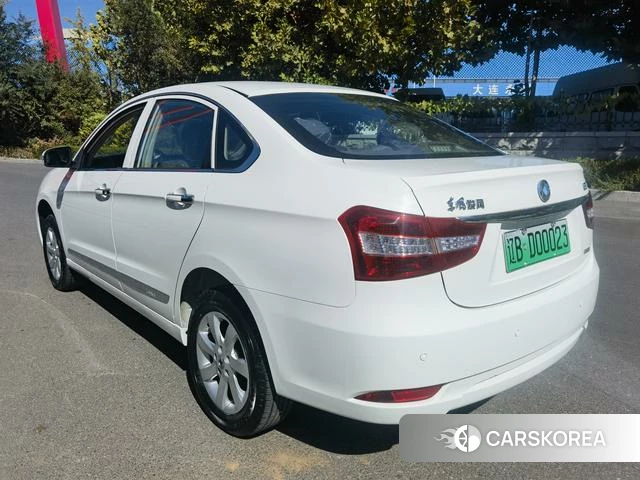 Dongfeng Junfeng E17 2018 Белый из Китая