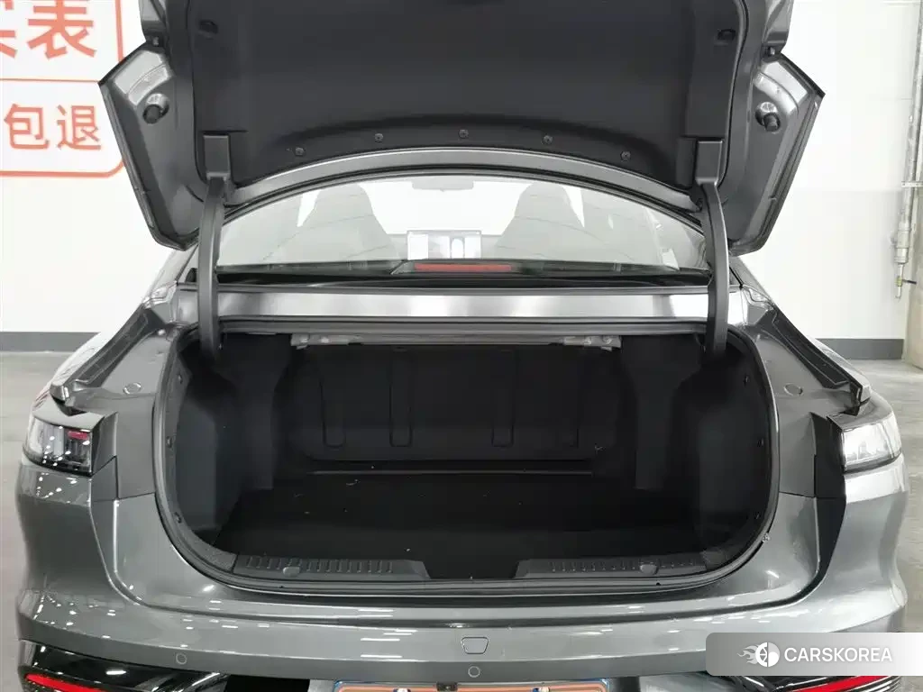 Chang'an Yidong 2026 Silver/gray из Китая